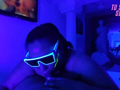 mamada garganta profunda en cuarto neon soy tu hijastra sumisa chupando gagging