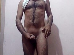 pakistani boy cums from hot handjob!