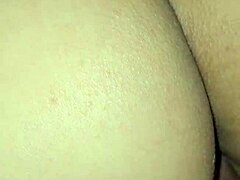 Dojrzała milf wślizguje się na wielki kutas i anal creampie