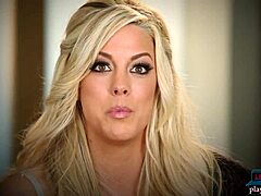 Ali Rose en Gisele strippen als geile milfs met grote tieten Playboy style