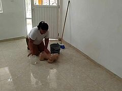gordita colombiana rubs her huge pussy to orgasm