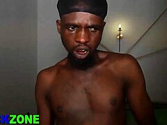 ο καμπυλωτός μαύρος κώλος της μητριάς με πειράζει στην κουζίνα