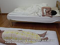 Cheating wife takes stranger's creampie right in front of hubby 😏