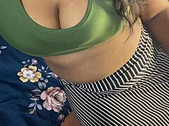 Indian Fingering Exotic Khala's Daughter Squirts During Wedding Fuck Hindi