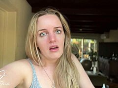 Cuplikan interview Charlie Forde di belakang panggung
