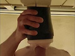 follando mi fleshlight hasta que me hace temblar del orgasmo