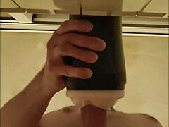follando mi fleshlight hasta que me hace temblar del orgasmo