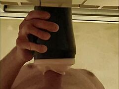 follando mi fleshlight hasta que me hace temblar del orgasmo