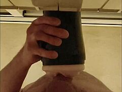 follando mi fleshlight hasta que me hace temblar del orgasmo