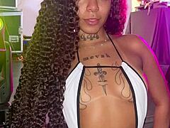 dancarina famosinha dando gostoso pro mc na varanda do predio enquanto passavam na rua