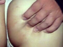 Me follo a la niñera de mi hermano full anal casero