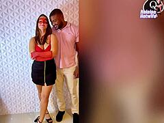 Dois bbc dotados fodem esposa corno
