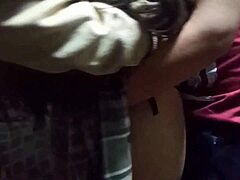 La puse celosa para que me de el culo y funciono le alzo la falda y se lo meto estudiante puta es cogida por su vecino
