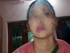 indian hot 18 year old women having desi sex