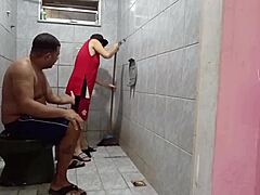 botei a sapatinha para mamar no banheiro