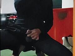 停車場露出射精