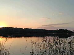 ผจญภัยทวารเล็กของฉันกับ Summer ใน doggystyle ใกล้ๆ ที่ทะเลสาบ