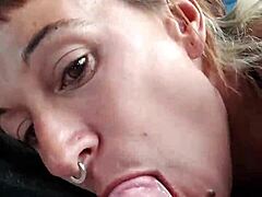 Quer ver eu chupar meu amigo neste trem?