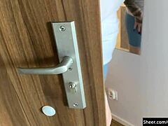 Hej, si videl Olivio Bay z ogromnimi joški, ko je pofukala mojega soseda?