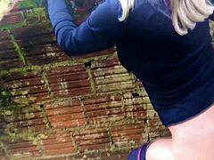 Milf pega de surpresa por creampie anal público de pau monstro. Bunda grande balançou ao ar livre.