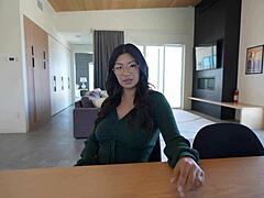 ฉันกำลังเย็ด Cami Strella แม่ร้อนของเพื่อนฉัน