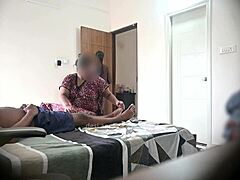 โชว์ควยให้สาวใช้สองคนตอนนวดในโรงแรม