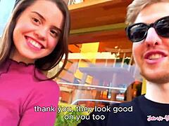 Omg, 18+ κούκλα παίρνει ζουμερό χύσιμο στο στόμα, τόσο καυτό!