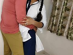 Комал жестко трахают водитель школьного фургона дома