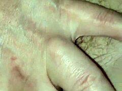 Aksi creampie keras dengan cougar mengandung berbulu