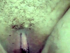 मैं पुरुषों को संतुष्ट करने के लिए बहुत दर्द सहती हूं, गंद में शांत से लेती हूं।