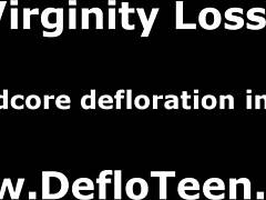 Tahrik olmuş Natasha Normalek yoğun yalama ve sikişin tadını çıkarıyor.