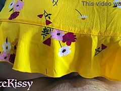 Imprægnerer den sødeste stramme fisse på en saftig kone der craver sæd