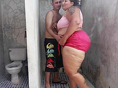 Unerwarteter Fick mit Ladungen Sperma auf den Titten meiner geilen Nachbarin