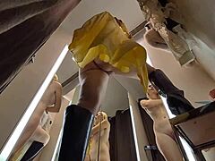 Cítím se tak odhalená s ukrytou kamerou špehující mé nahé mladé 18+ 18+ blond tělo