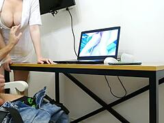 Медицинска сестро, можеш ли да ми помогнеш да завърша с този масаж на простатата за пари?