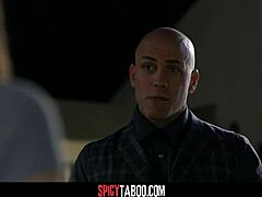 Ei, Gia Derza deixa o padrasto foder o cu no anal profundo!