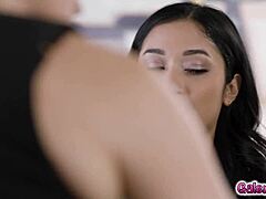 avery black nyder strap-on session med boss helena locke på kontoret