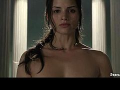 루시 로리스와 카트리나 로가 스파르타쿠스 시리즈 2010-2013에 나와.