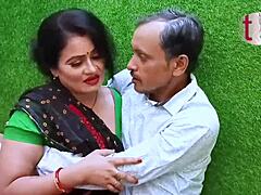 ซาวิต้าภาภีโสเภณีร่านหีเปียกโดนเย็ดตูดในฉากเลียหีอินเดีย