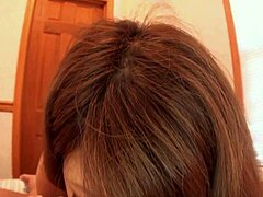 ホット日本人美女たちがストッキングで硬いチンポ熱心に吸う