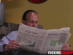 Sletterige tiener 18+ verlangt naar neuken van haar nerdy stiefopa's oude lul in hardcore taboo sessie