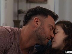 έφηβη 18+ leana lovings δελεάζει σε απαγορευμένο οικογενειακό τετράγωνο γαμήσιμο με τη milf μητριά και τον θείο