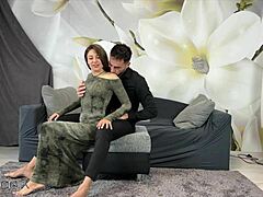 Маслено чукане на дивана!