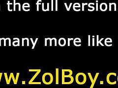 Watersports hora tar sperma i munnen under gyllene dusch