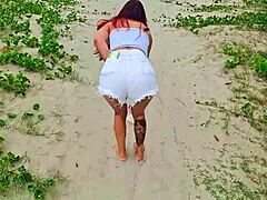 Risky handjob på gaten blir vill da vakker rødhåret fanger meg runke offentlig!!