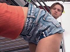 سلوفاكية فريا دي تثير زب زميلها الضخم في لعب السكن الجامعي!