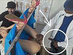 Istri Berambut Merah Diisi Sperma Dokter Kontol Besar di Luar Suami Cuckold Nonton