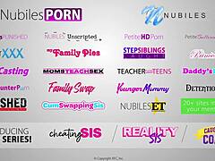 מאיה וולף וקלואי טמפל מחליפות זרע בשלישייה עם מציצה וליקוק כוסות רטובות