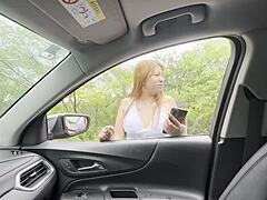 Podrywam obcą laskę z wielkim tyłkiem na taksówkę i od razu się grzeje