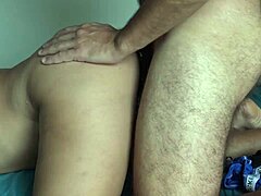 La femme de ménage de l'hôtel choquée quand je sors ma grosse bite française pour la défoncer fort